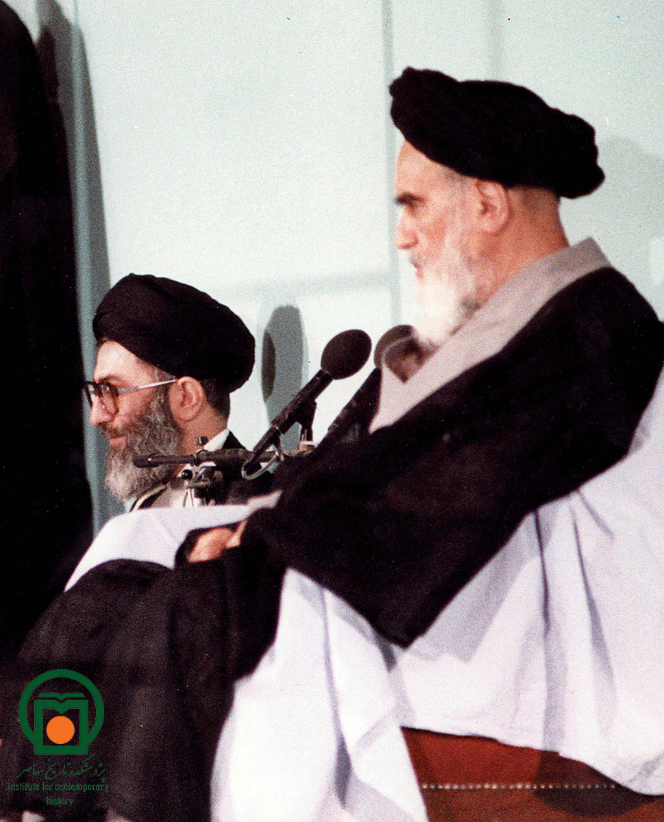 آیین تنفیذ حکم دومین دوره از ریاست‌جمهوری آیت‌الله سیدعلی خامنه‌ای توسط امام خمینی (حسینیه جماران؛ 13 شهریور 1364)