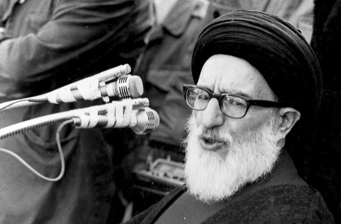 او تجربه طولانی خود را با فکر جوانان تلفیق می‌کرد