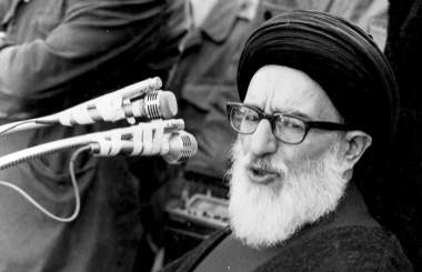او تجربه طولانی خود را با فکر جوانان تلفیق می‌کرد