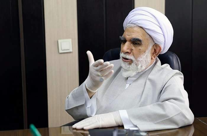 او هم‌زمان، سفیر «صلح» و «مقاومت» بود