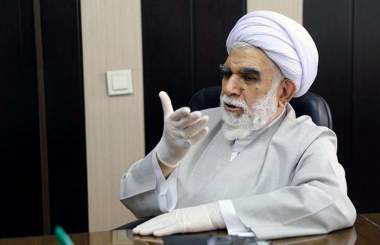 او هم‌زمان، سفیر «صلح» و «مقاومت» بود