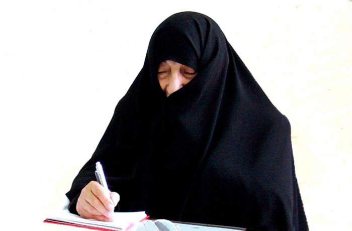 او زنان را به مشارکت سازنده اجتماعی تشویق می‌کرد