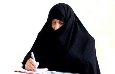 او زنان را به مشارکت سازنده اجتماعی تشویق می‌کرد