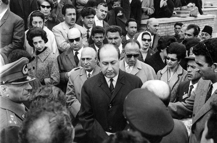 وقاهت، شرم وابستگی و دیگر هیچ