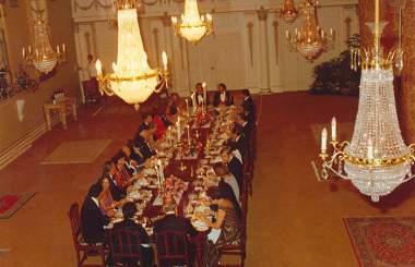 چگونه الیگارشی اقتصادی شکل گرفت؟ چگونه الیگارشی اقتصادی شکل گرفت؟