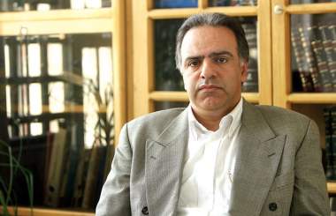 گفت: «طبیبم خدا و دارویم آفتاب است!»