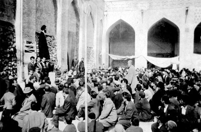 یاران او در مسجد جامع، شعبان جعفری و اطرافیانش را فراری دادند! یاران او در مسجد جامع، شعبان جعفری و اطرافیانش را فراری دادند!