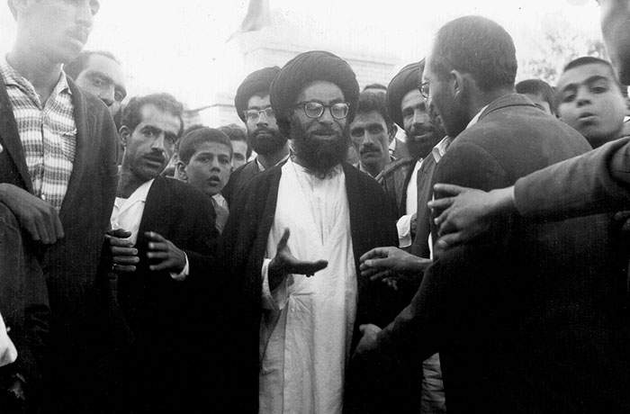 او برای جلوگیری از آزار مردم، خود را به مأموران تسلیم کرد! او برای جلوگیری از آزار مردم، خود را به مأموران تسلیم کرد!