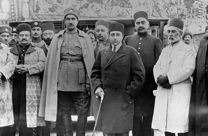 آخرین شاه قاجار؛ تسلیم یا حذف؟