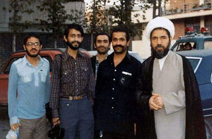 او با اصرار فراوان، حفاظت از خویش را پذیرفت او با اصرار فراوان، حفاظت از خویش را پذیرفت