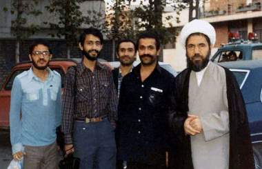 او با اصرار فراوان، حفاظت از خویش را پذیرفت