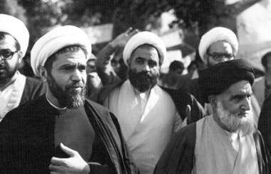 هم روشنگری می‌کرد و هم بهانه به ساواک نمی‌داد!