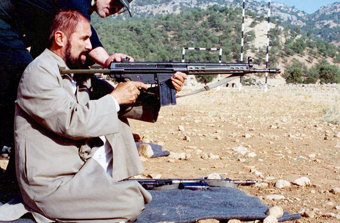 توجه به خانواده شهدا و نظامیان، از توصیههای دائمی او بود توجه به خانواده شهدا و نظامیان، از توصیههای دائمی او بود