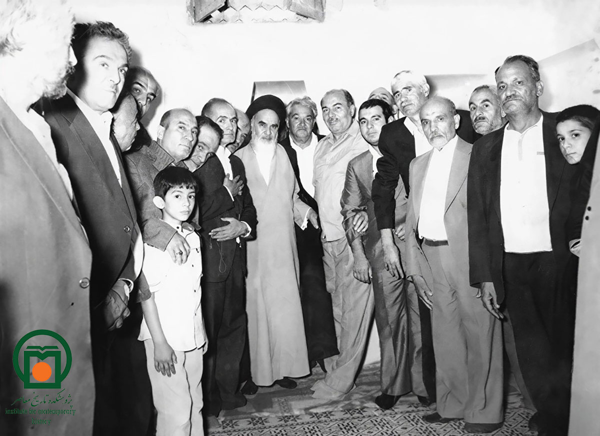 دیدار فعالان قیام 15 خرداد با امام خمینی. محمد آقاباقری (محمد عروس)، نفر دوم از چپ (قم؛ سال 1358)